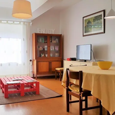 Apartmentfour * 蓬塔德尔加达