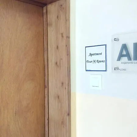 Apartmentfour * 蓬塔德尔加达